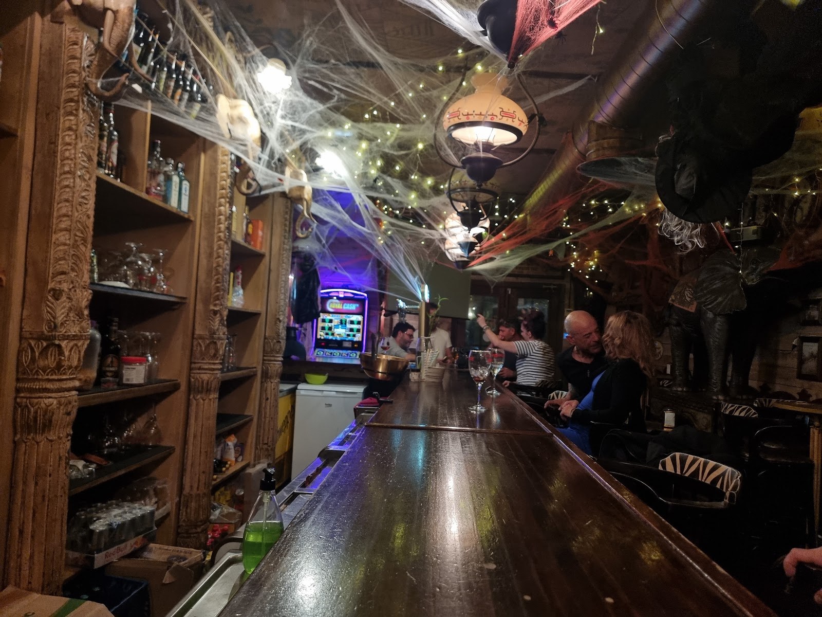 Taverna Serengeti Cerveseria Internacional